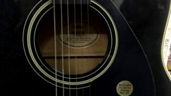 Guitarra Acústica Yamaha FG 411BL usada
