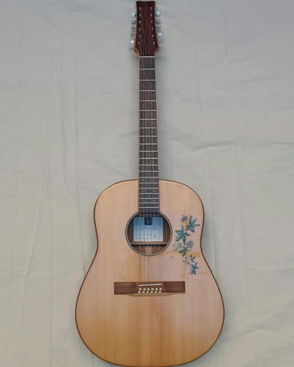 Guitarra acústica 12 cuerdas modelo "La Passionaria" de Luthier
