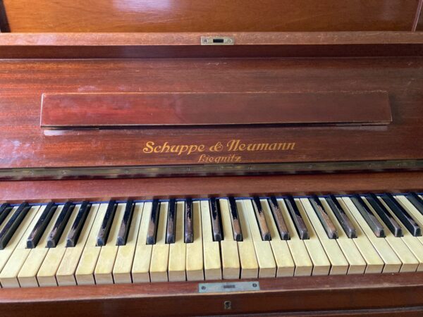 Piano usado marca SCHUPPE & NEUMANN (Liegnitz), Alemán, excelente estado general
