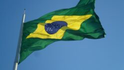 Desafios na importação de instrumentos musicais para o Brasil: altas taxas alfandegárias e políticas protecionistas