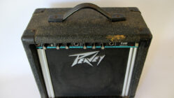 Amplificador USA para guitarra Peavey Rage 158 made in USA 15W