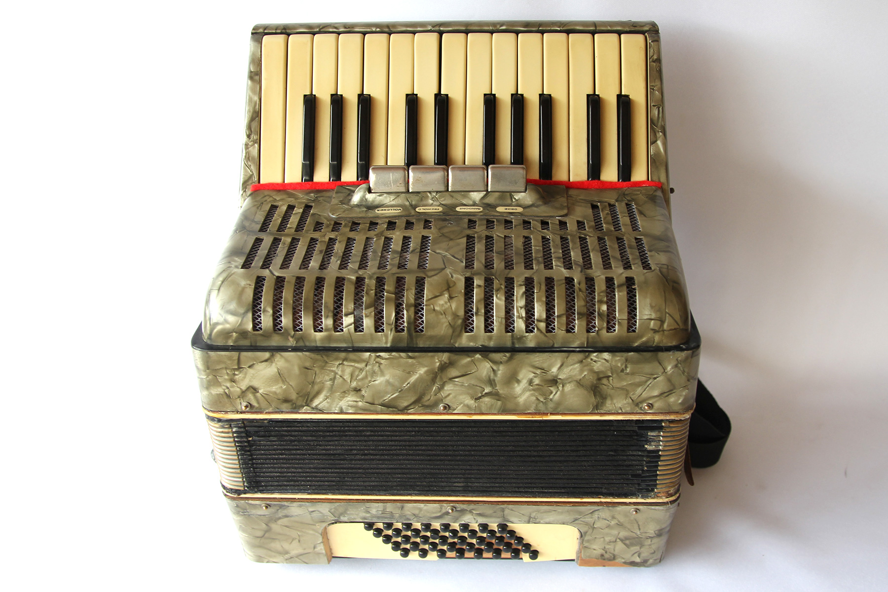 Acordeón Weltmeister usado, origen Alemania del Este, 40 bajos