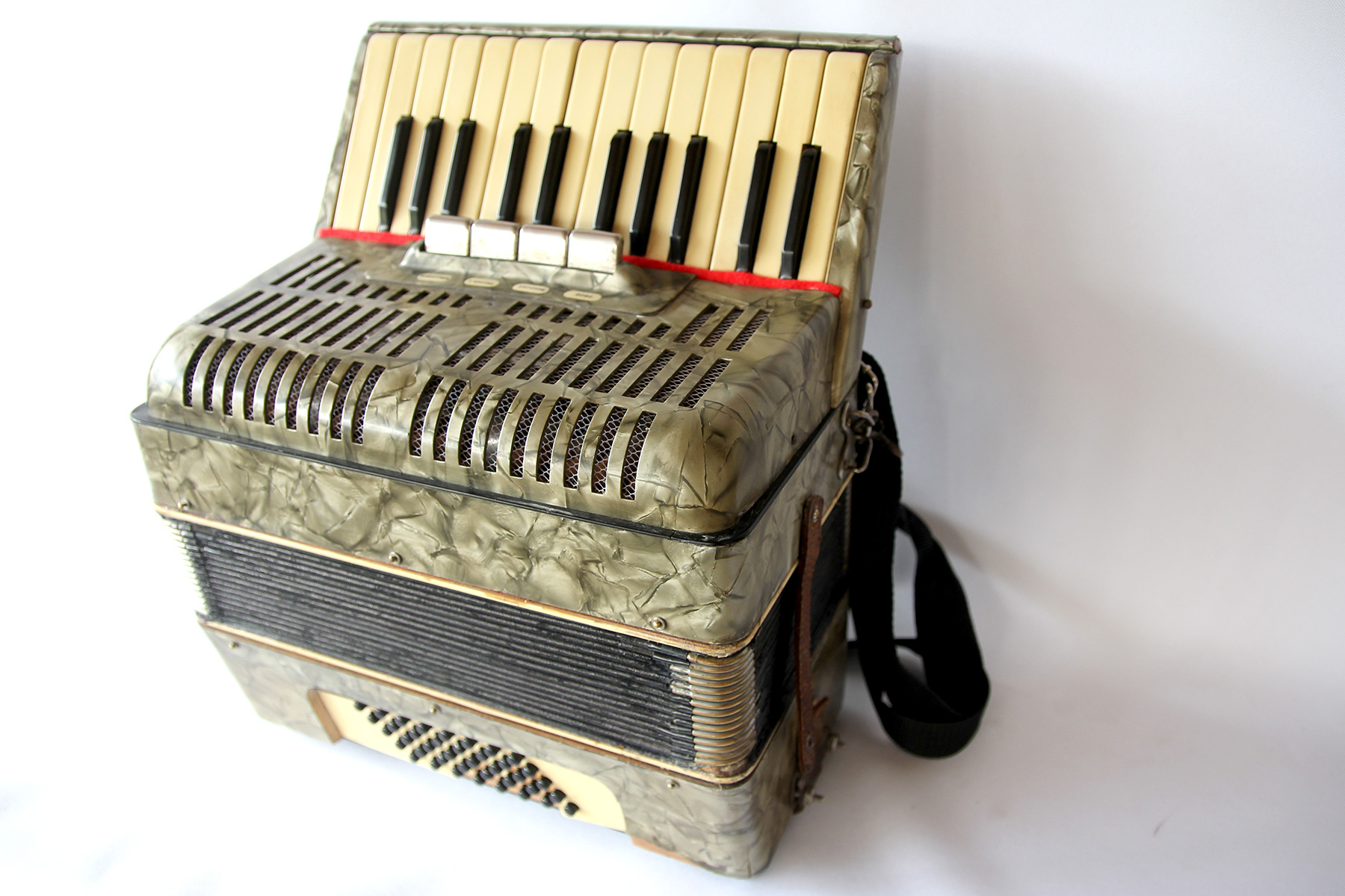 Acordeón Weltmeister usado, origen Alemania del Este, 40 bajos - Imagen 3