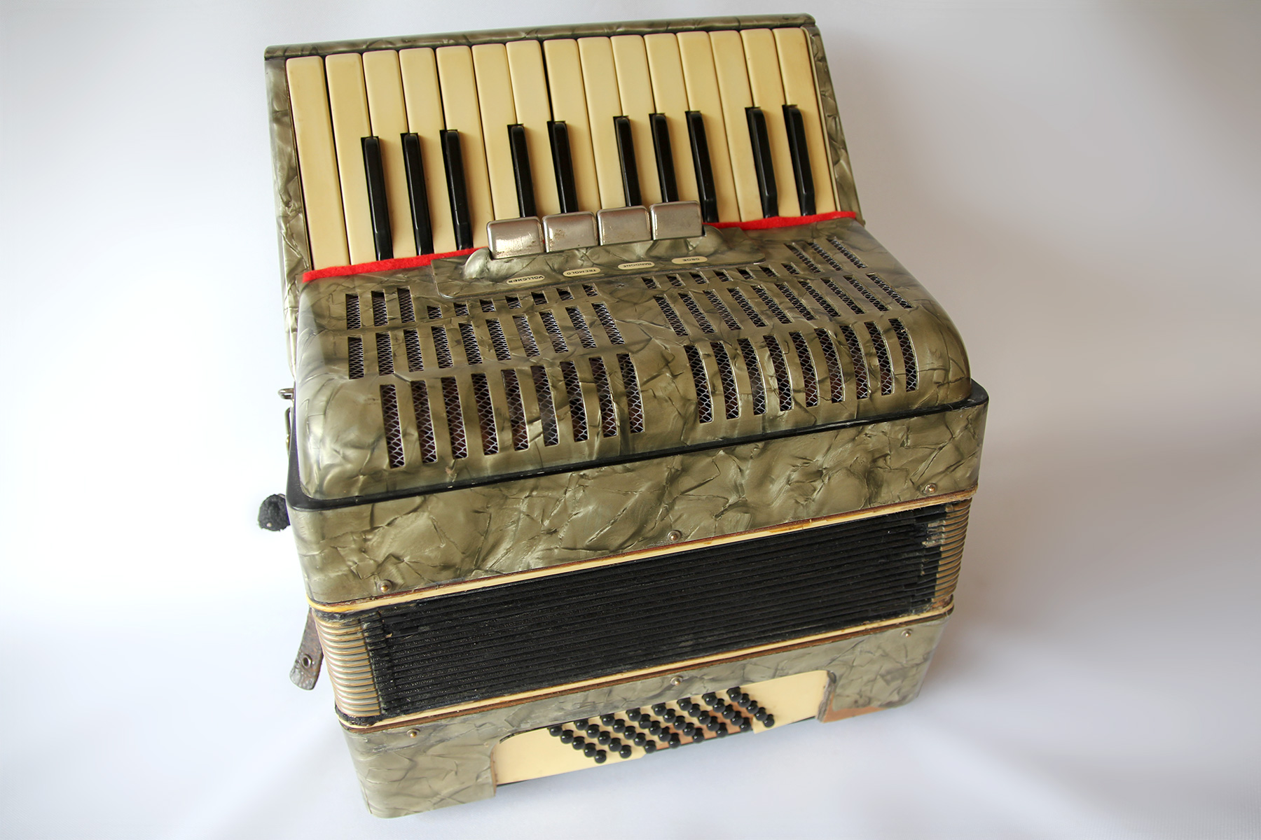 Acordeón Weltmeister usado, origen Alemania del Este, 40 bajos - Imagen 2