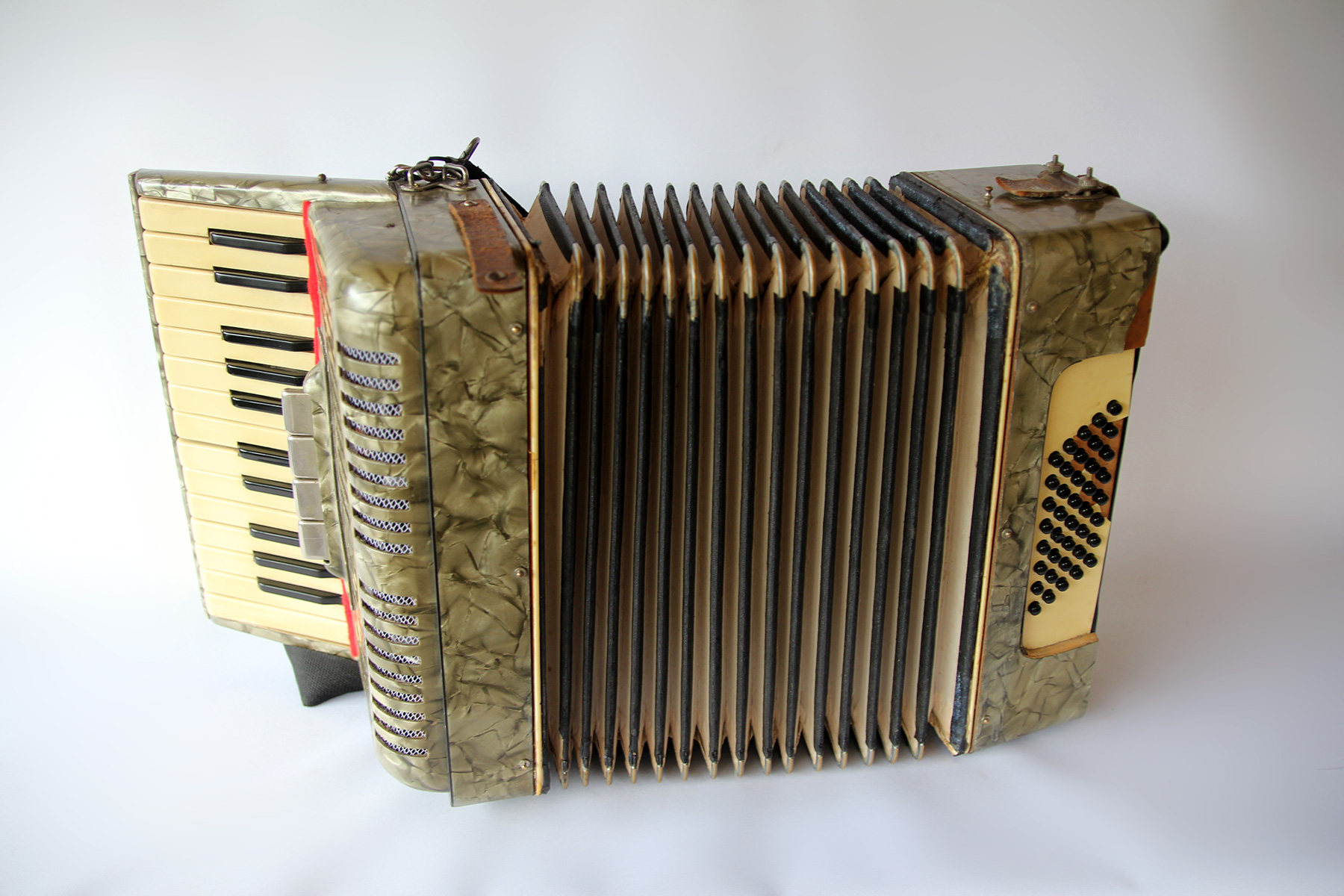 Acordeón Weltmeister usado, origen Alemania del Este, 40 bajos - Imagen 6