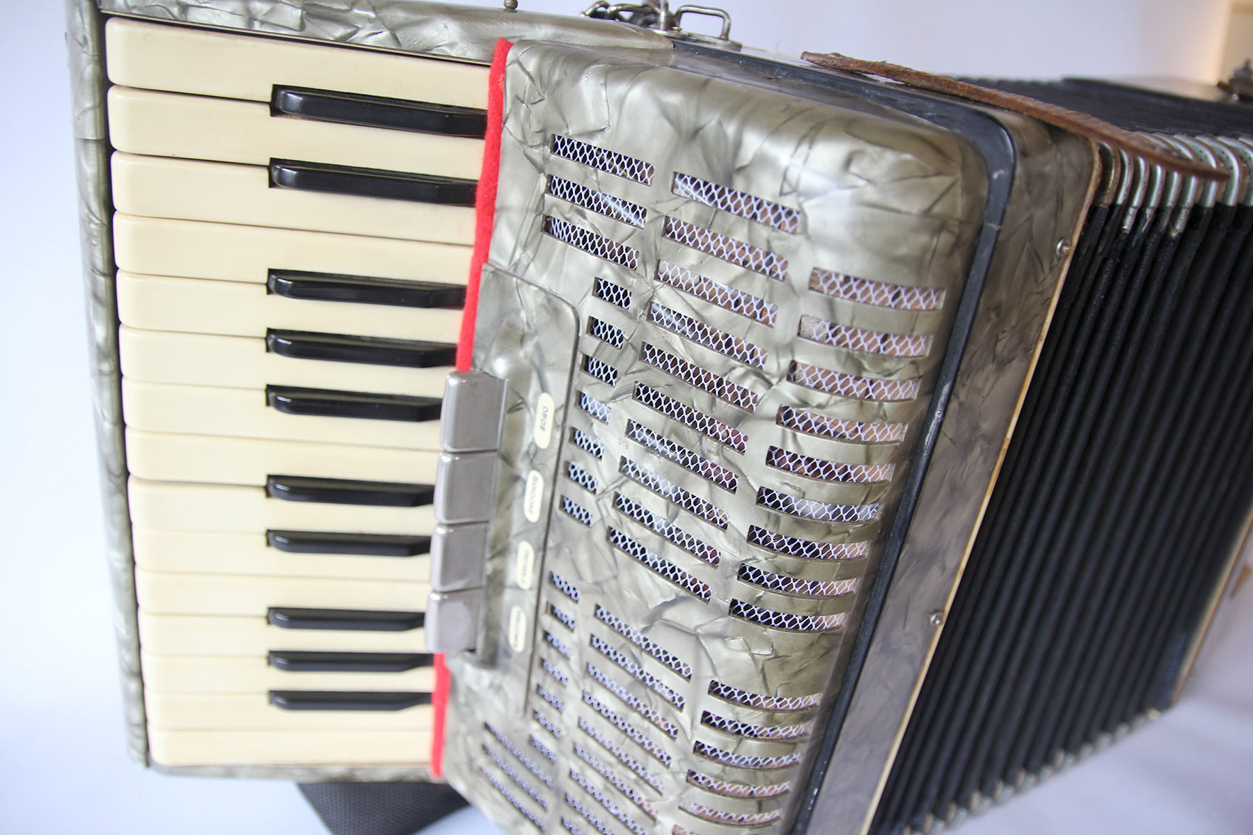 Acordeón Weltmeister usado, origen Alemania del Este, 40 bajos - Imagen 4