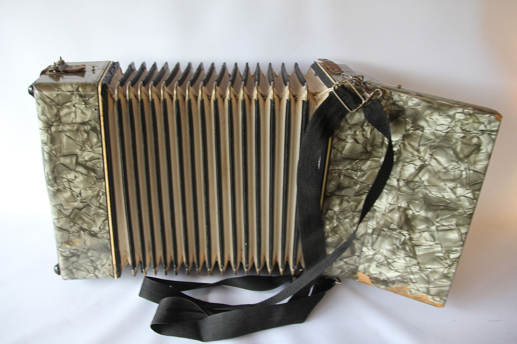 Acordeón Weltmeister usado, origen Alemania del Este, 40 bajos - Imagen 8