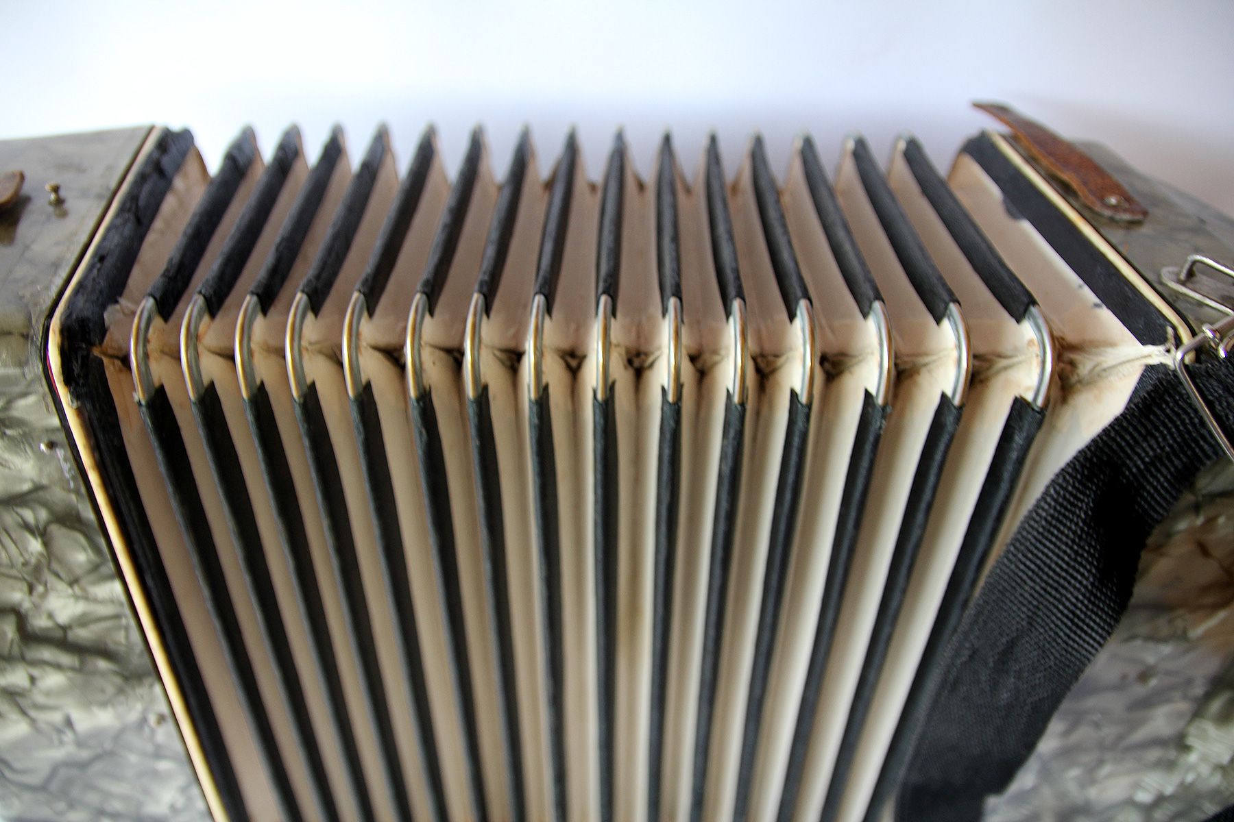 Acordeón Weltmeister usado, origen Alemania del Este, 40 bajos - Imagen 13