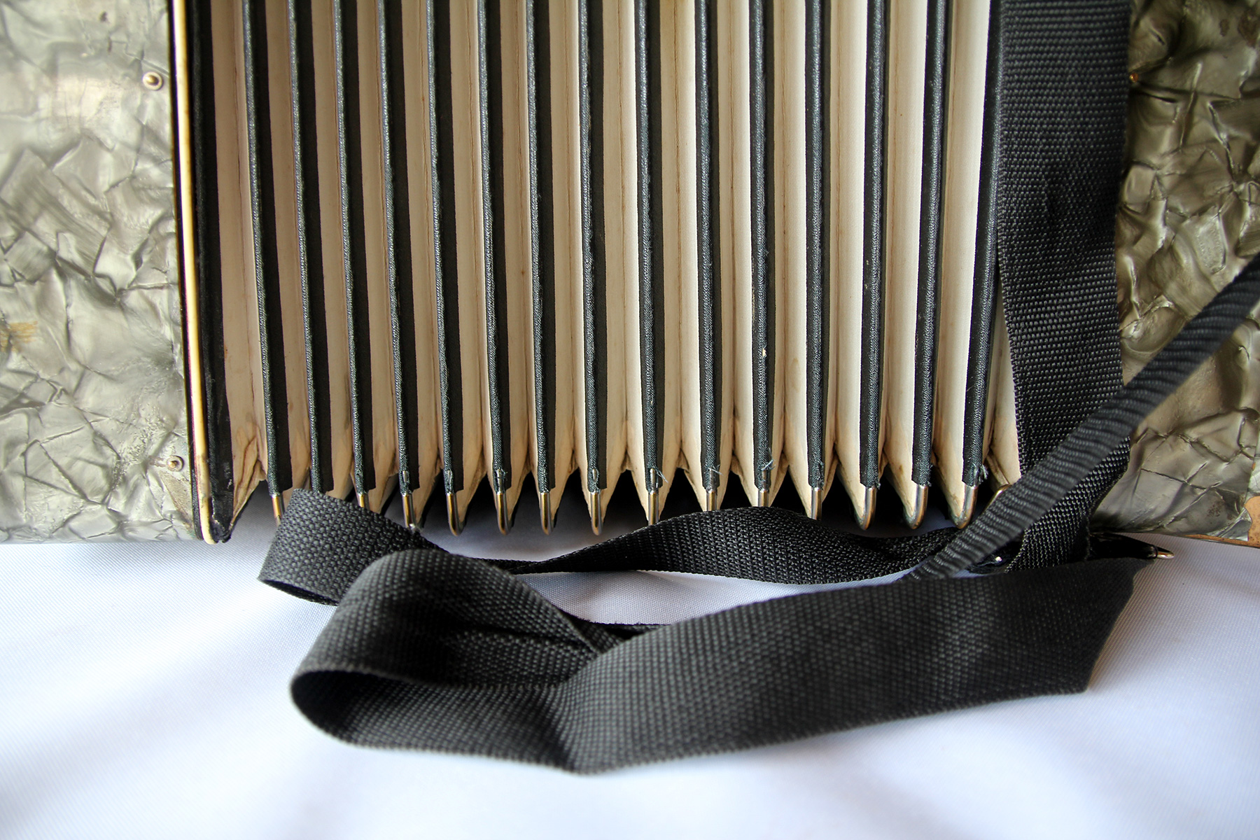 Acordeón Weltmeister usado, origen Alemania del Este, 40 bajos - Imagen 14