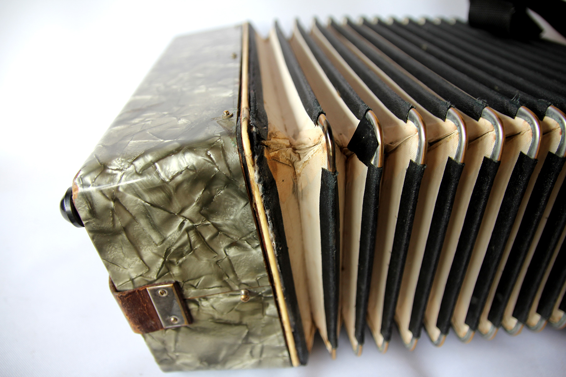 Acordeón Weltmeister usado, origen Alemania del Este, 40 bajos - Imagen 12